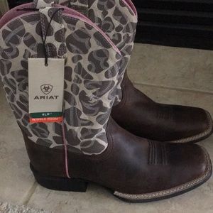 Ariat girls boots NWT size 3